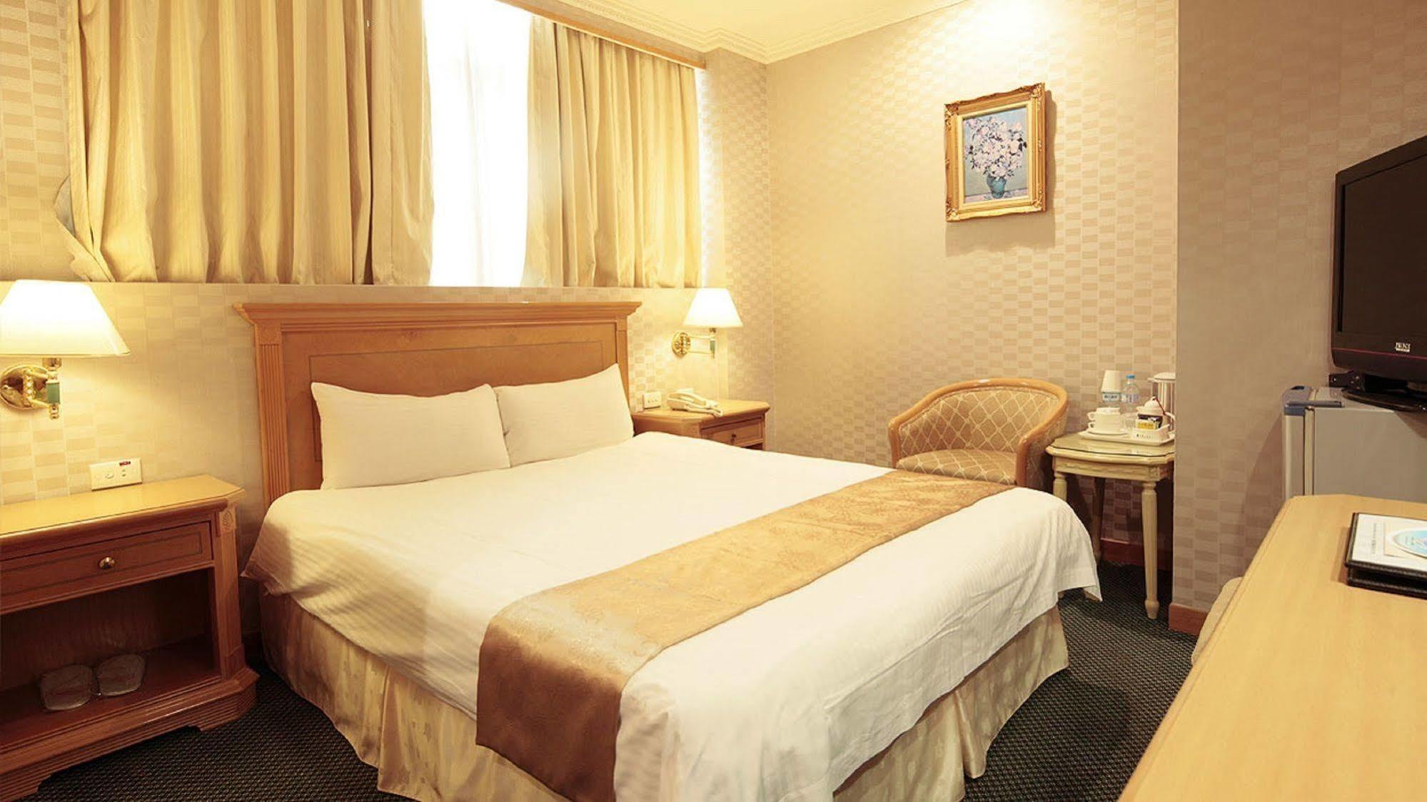 Cambridge Hotel - Yung Kang Yongkang Bagian luar foto