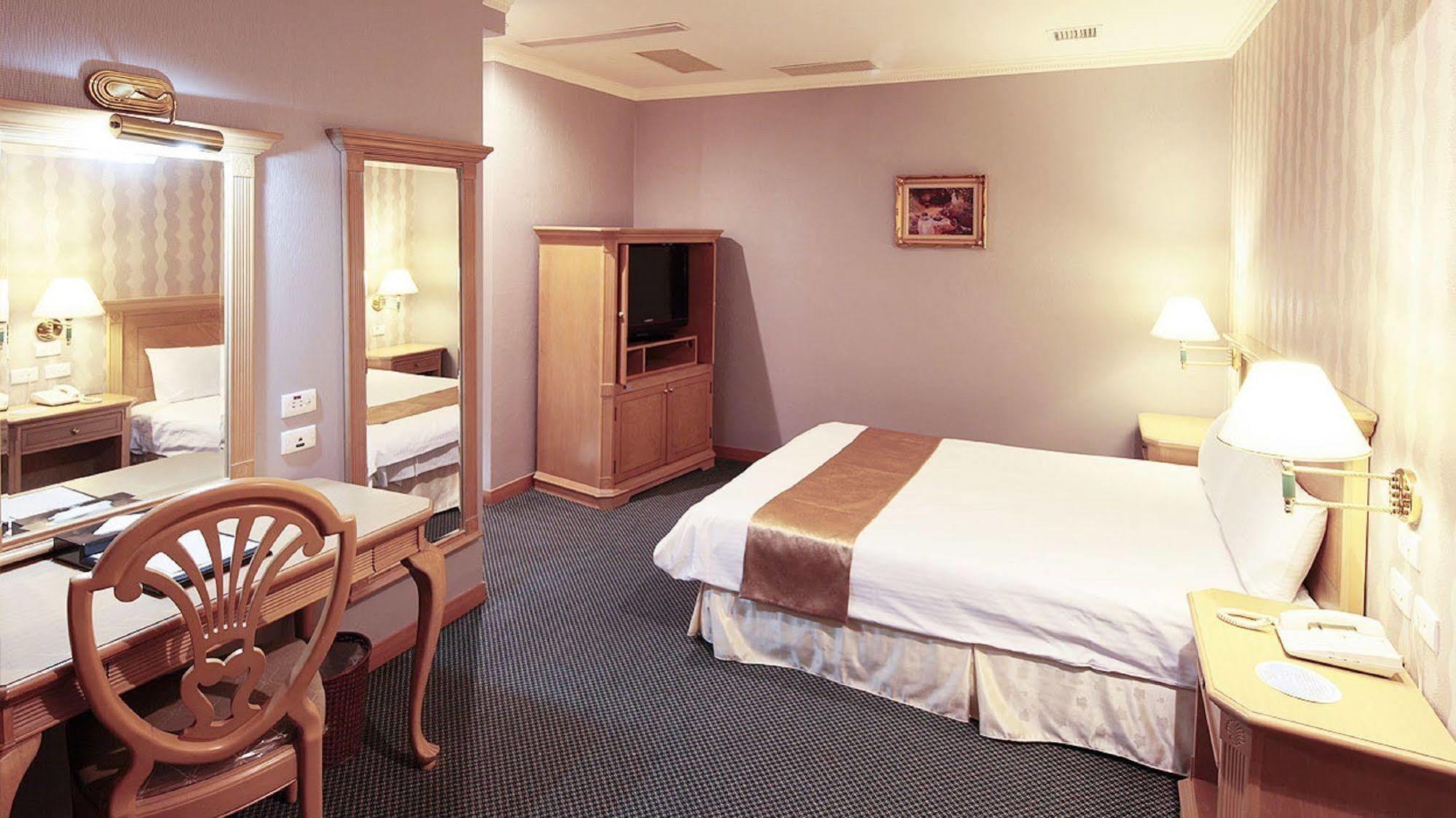 Cambridge Hotel - Yung Kang Yongkang Bagian luar foto